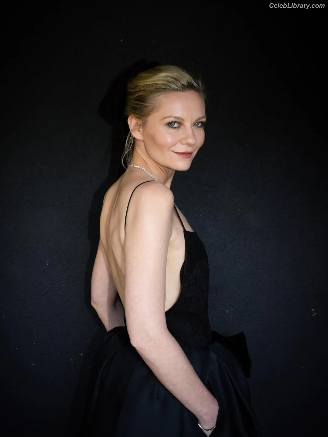 Kirsten Dunst photo 15 of 300