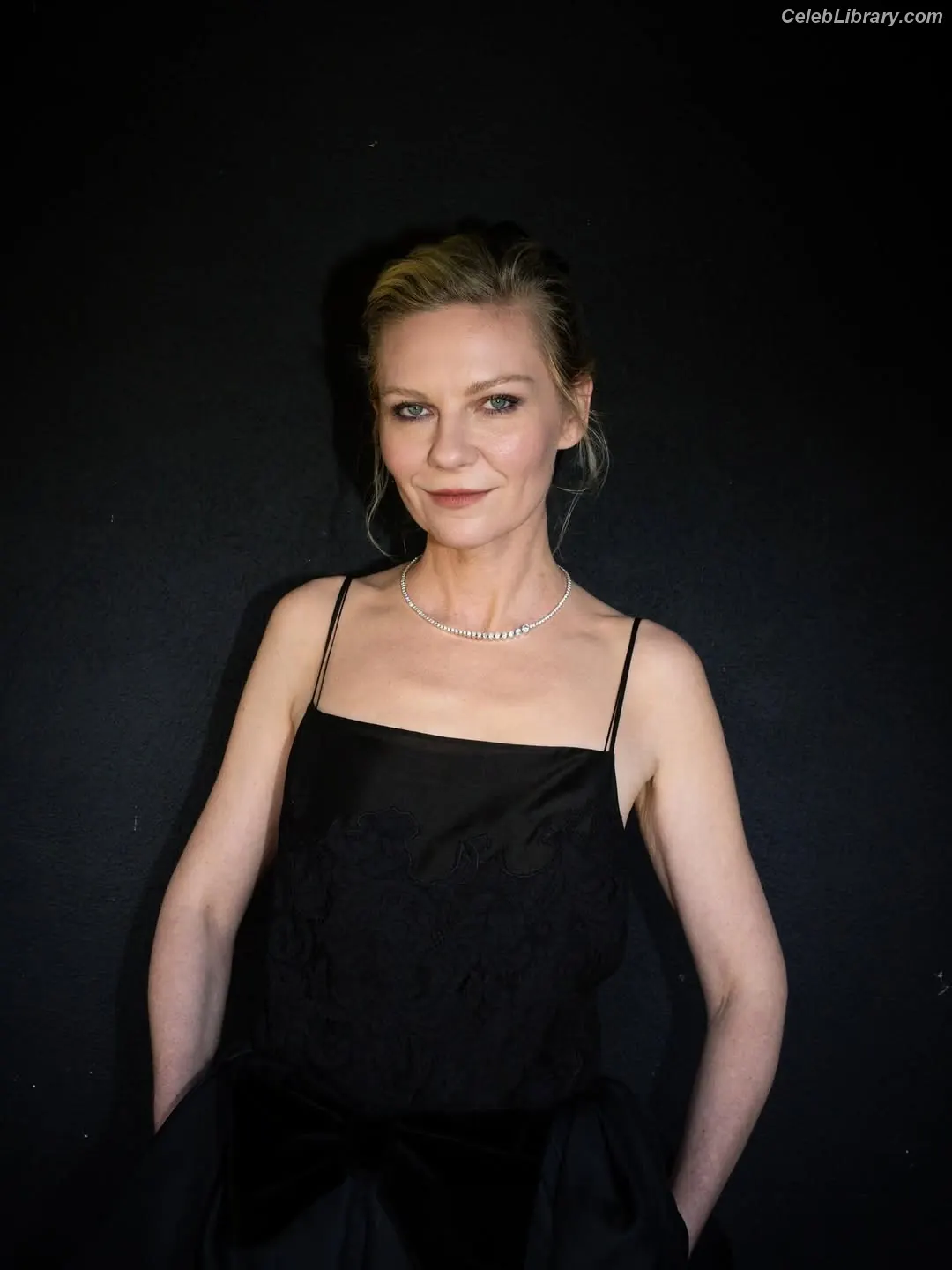 Kirsten Dunst photo 16 of 300