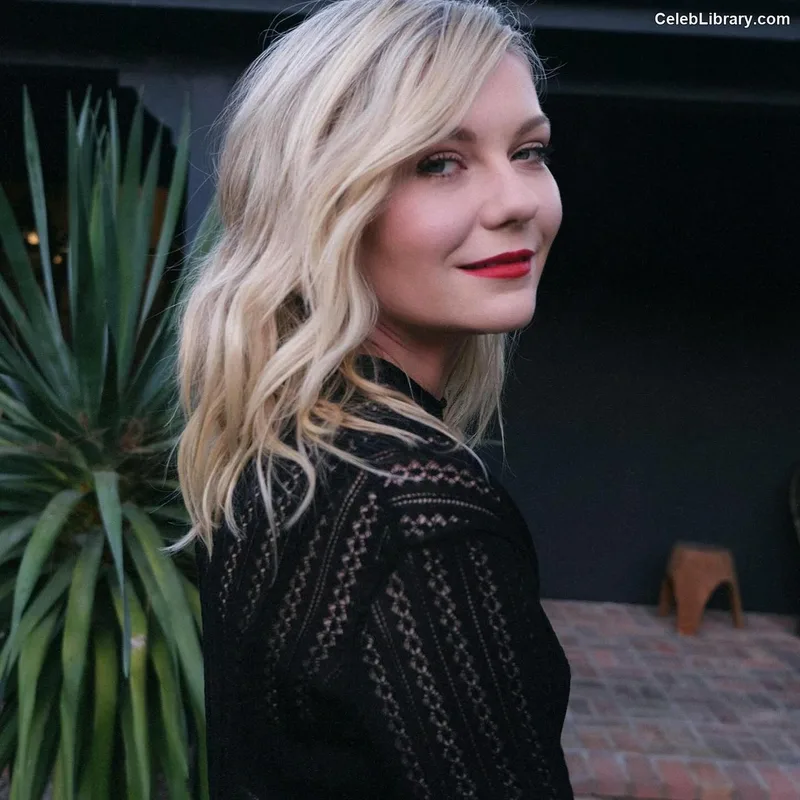 Kirsten Dunst photo 18 of 299