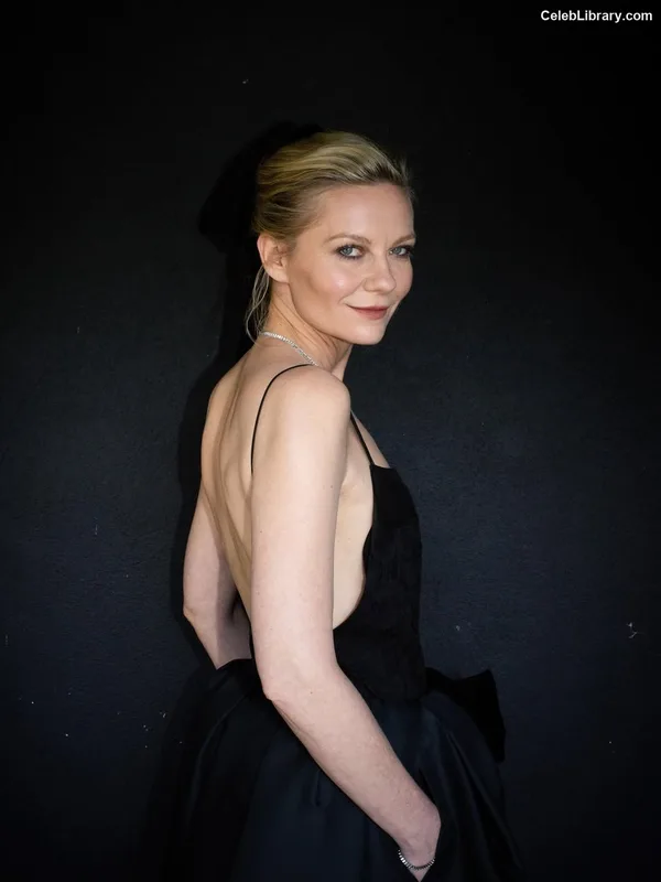Kirsten Dunst photo 13 of 299