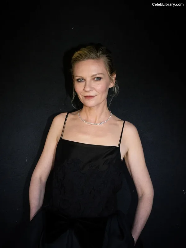Kirsten Dunst photo 14 of 299