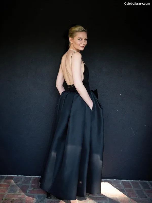 Kirsten Dunst photo 17 of 299