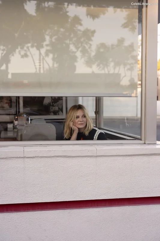 Kirsten Dunst photo 10 of 299