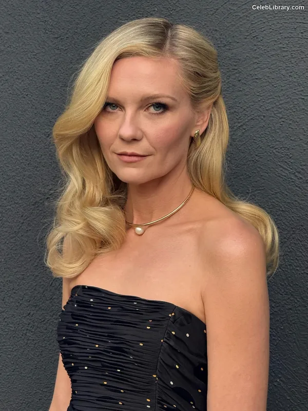 Kirsten Dunst photo 15 of 299