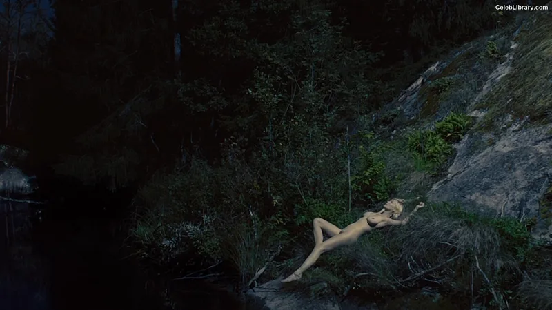 Kirsten Dunst photo 8 of 299