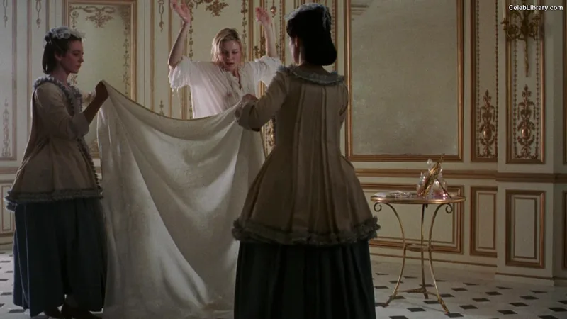 Kirsten Dunst photo 10 of 299