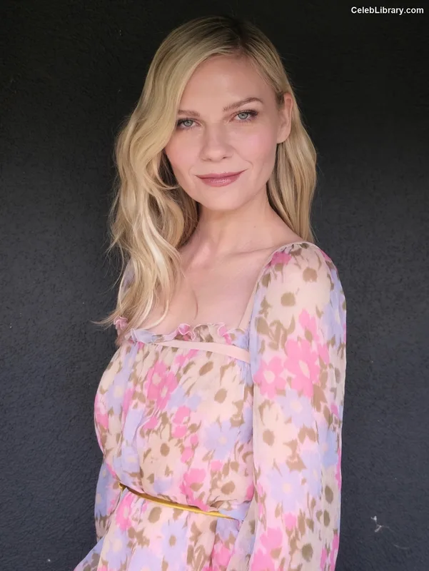Kirsten Dunst photo 3 of 299