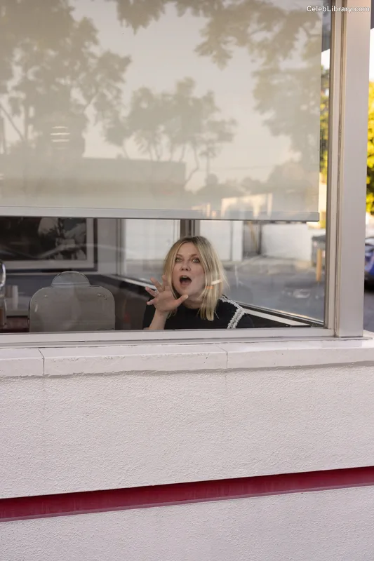 Kirsten Dunst photo 22 of 299