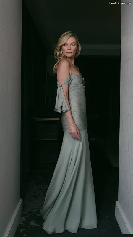 Kirsten Dunst photo 2 of 299