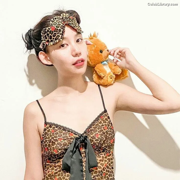 Kitty Chicha Amatayakul photo 7 of 75