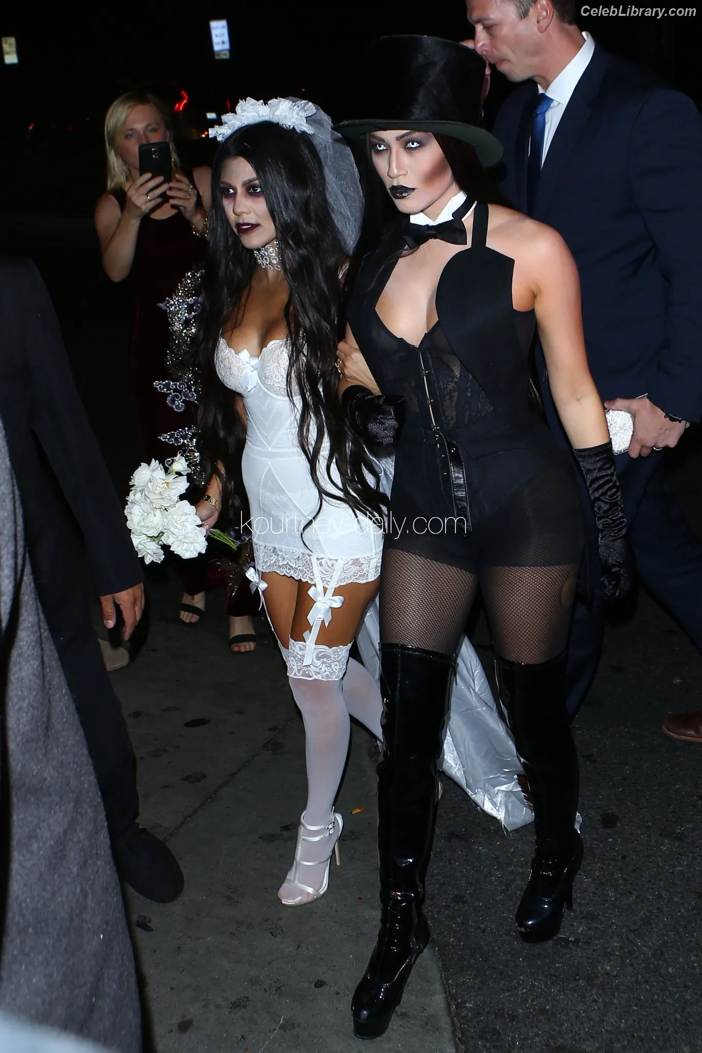 Kourtney Kardashian photo 13 of 605