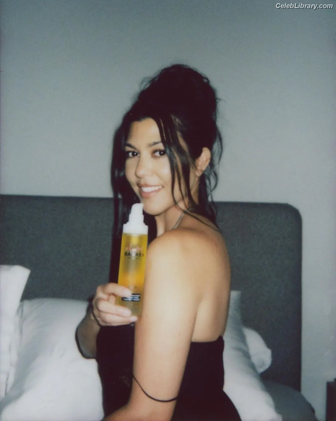 Kourtney Kardashian photo 19 of 605