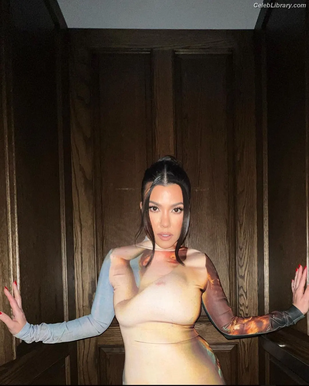 Kourtney Kardashian photo 19 of 605
