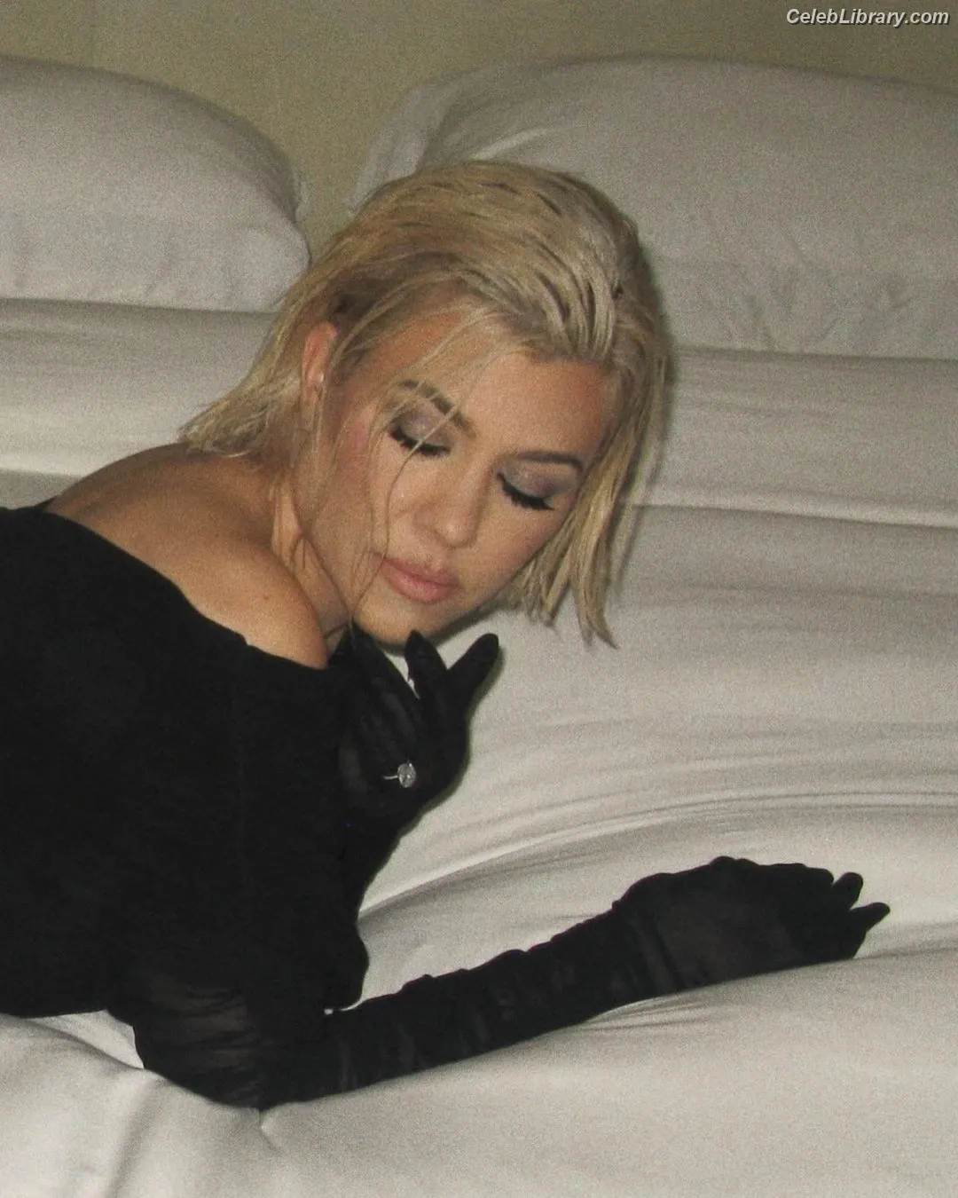 Kourtney Kardashian photo 12 of 605