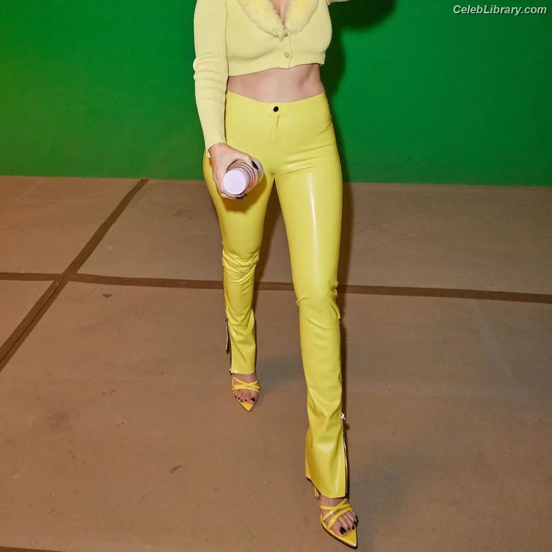 Kourtney Kardashian photo 6 of 605