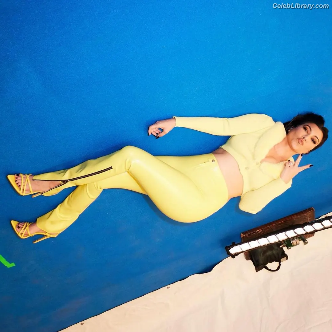Kourtney Kardashian photo 11 of 605