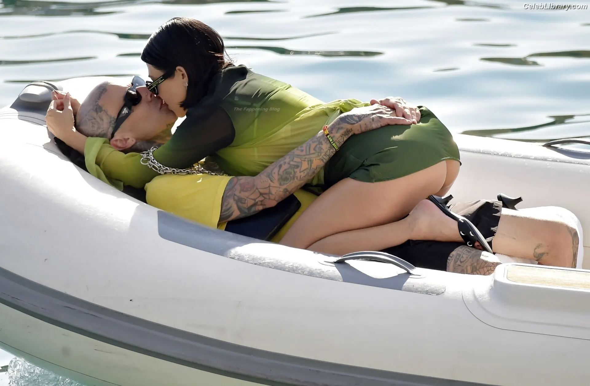 Kourtney Kardashian photo 3 of 605