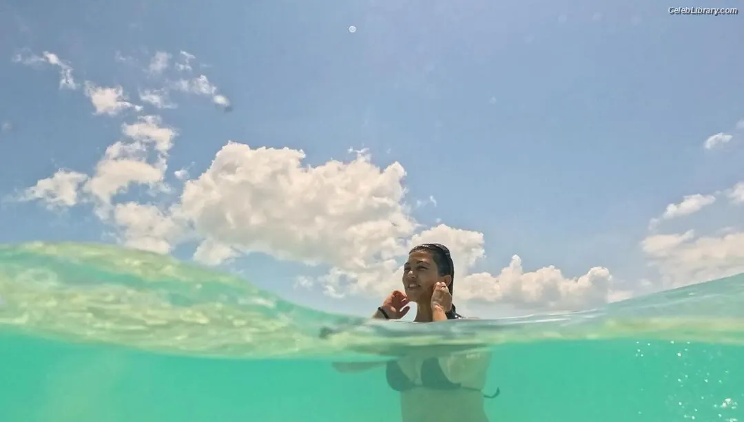 Kourtney Kardashian photo 7 of 605