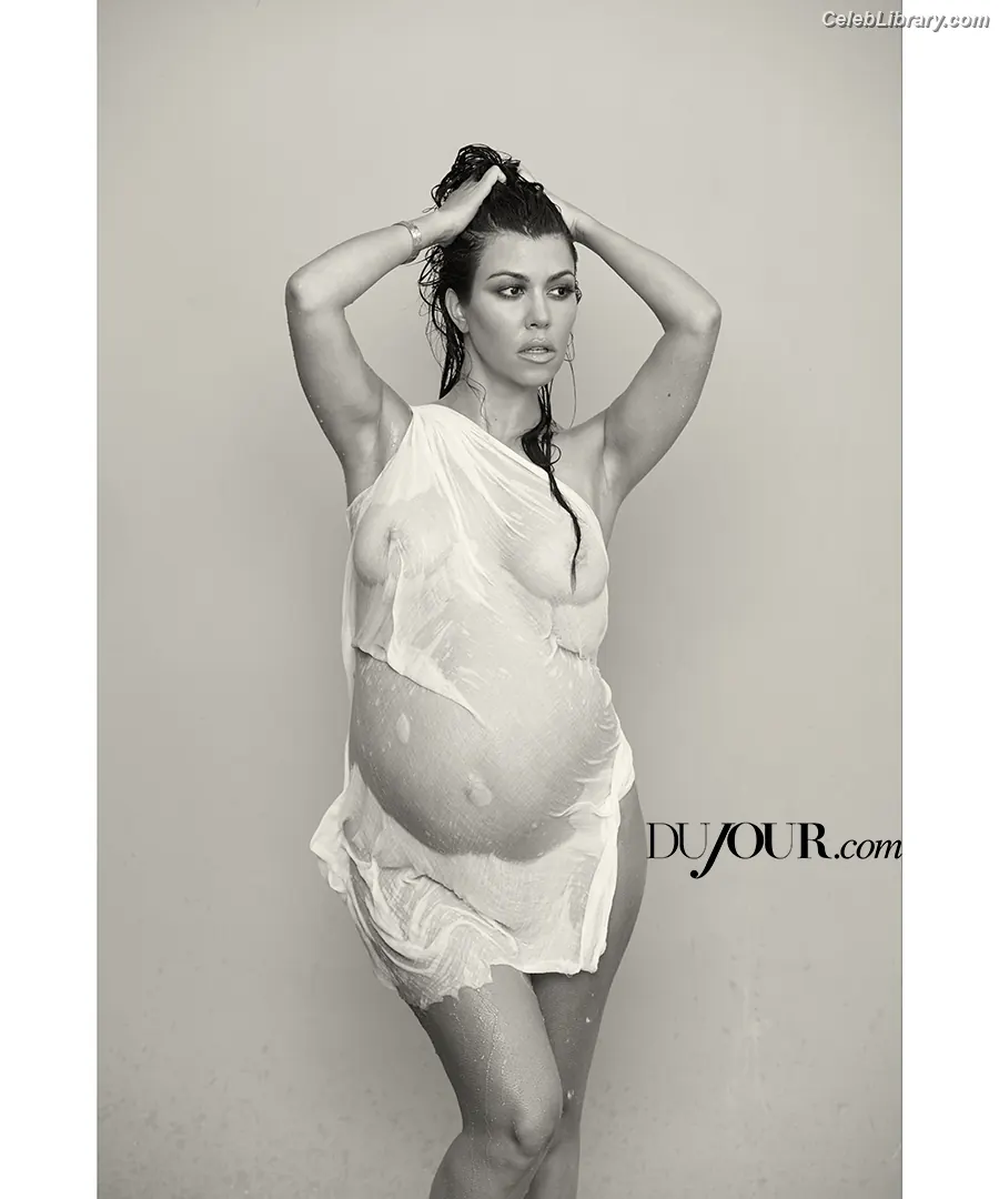Kourtney Kardashian photo 22 of 605