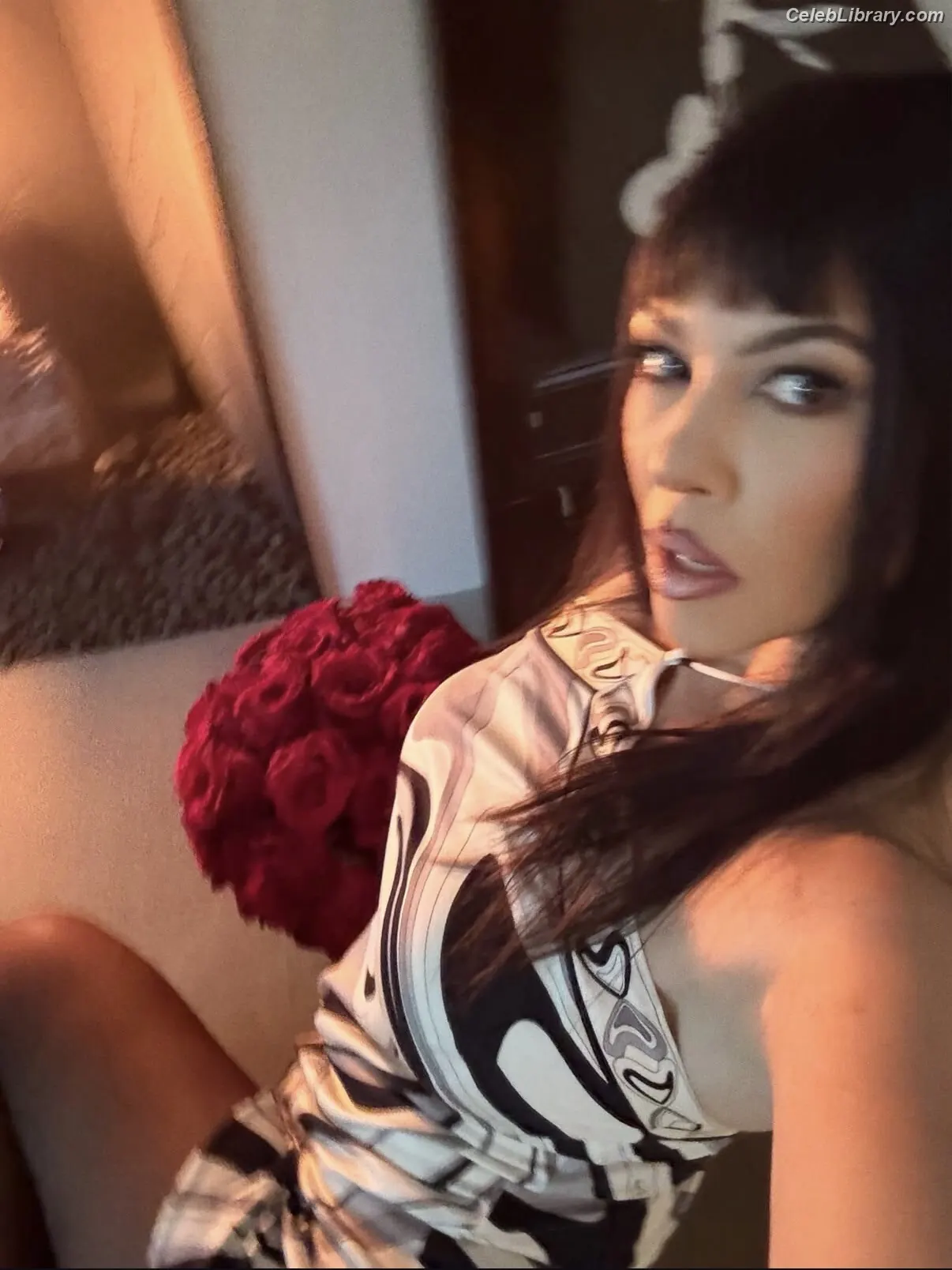 Kourtney Kardashian photo 3 of 605