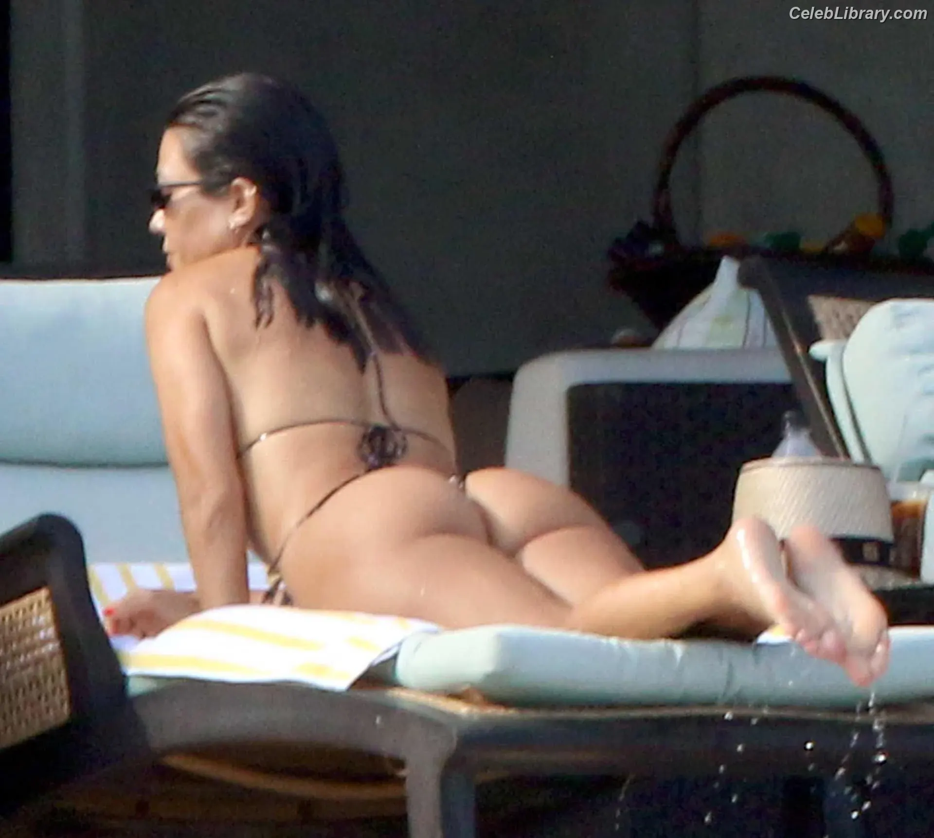Kourtney Kardashian photo 22 of 605