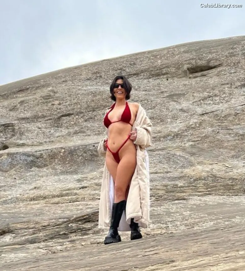 Kourtney Kardashian photo 13 of 605