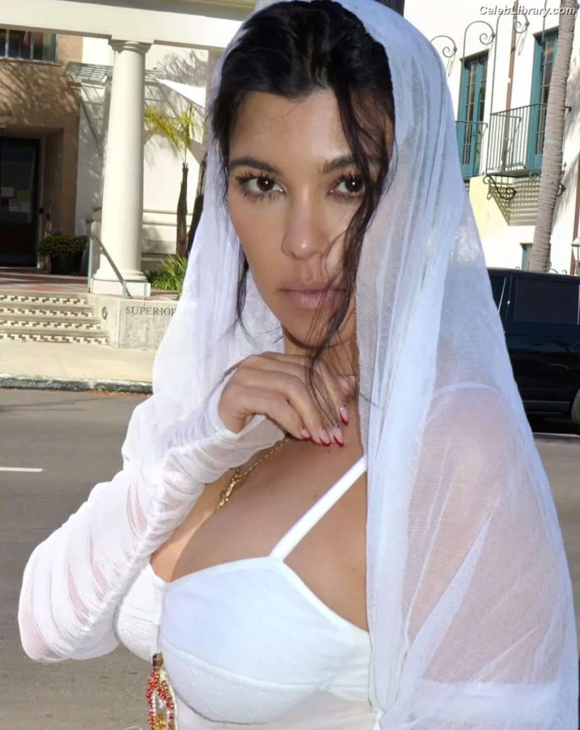 Kourtney Kardashian photo 16 of 605