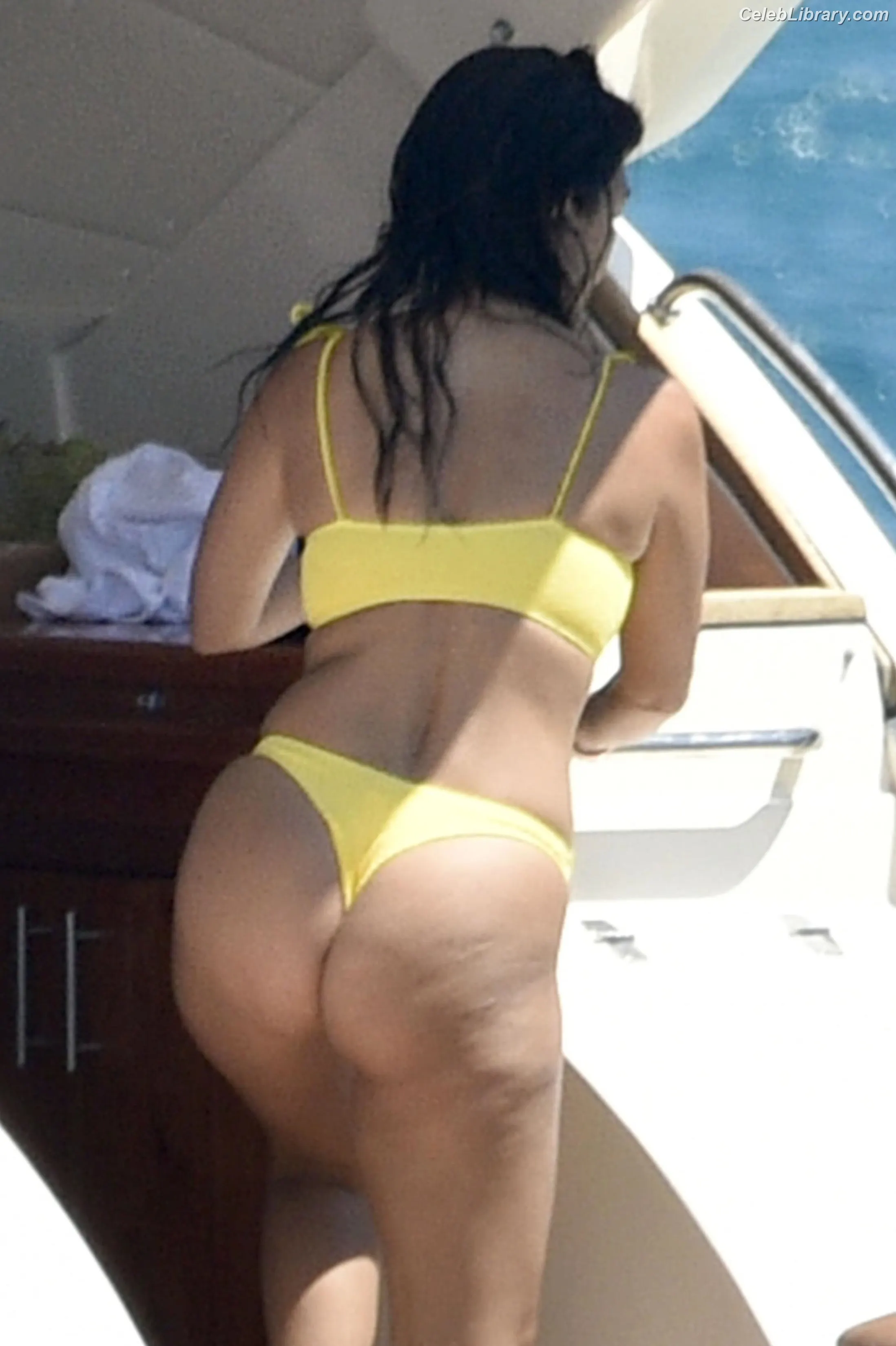 Kourtney Kardashian photo 10 of 605