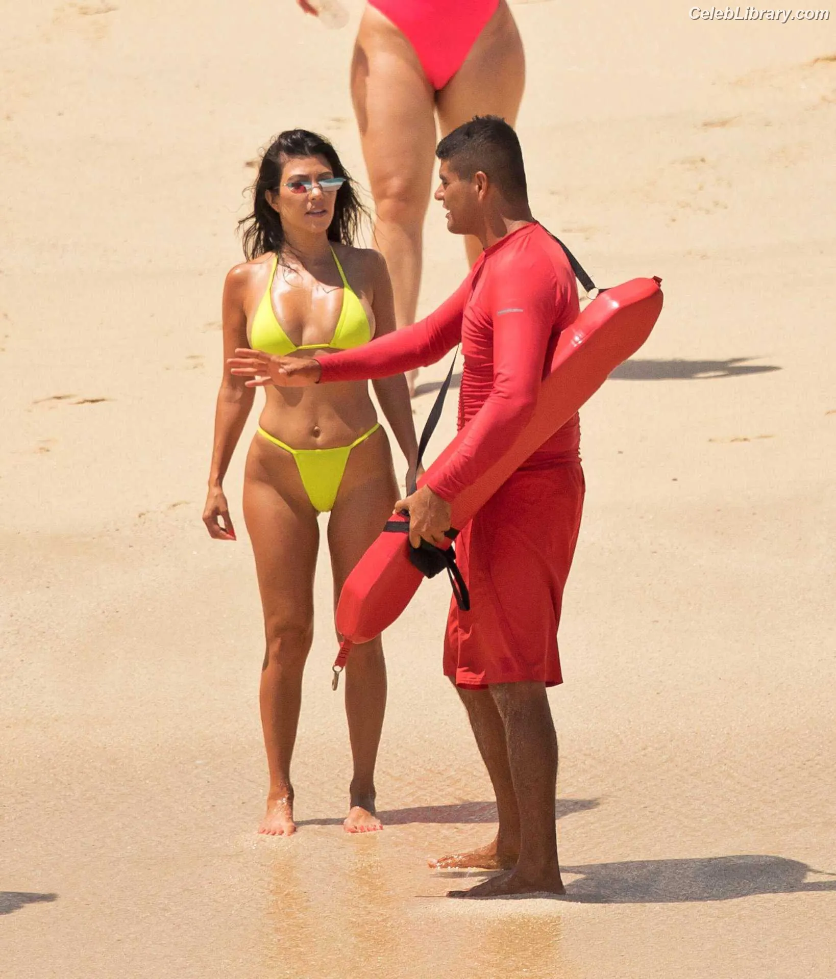 Kourtney Kardashian photo 2 of 605