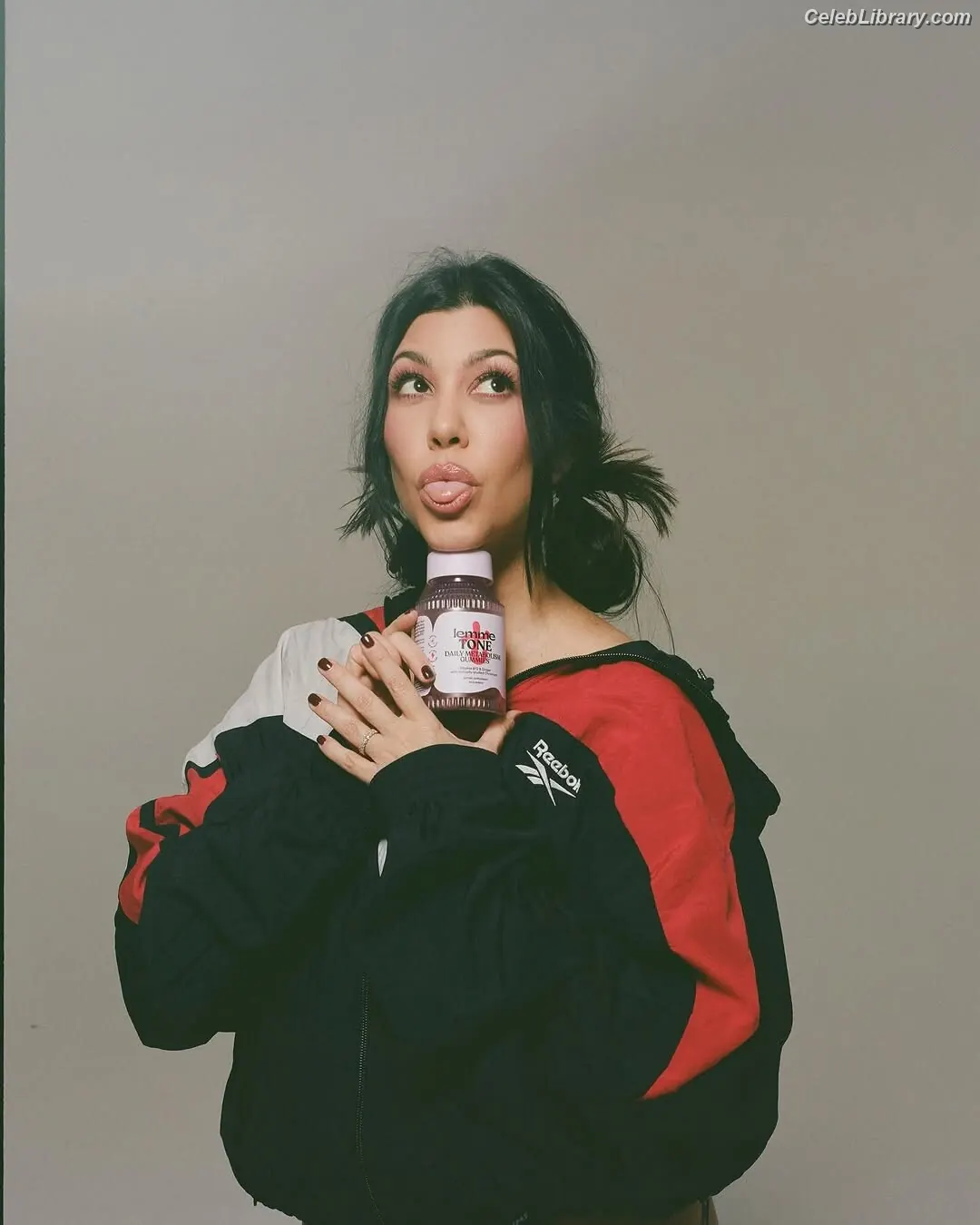 Kourtney Kardashian photo 23 of 605