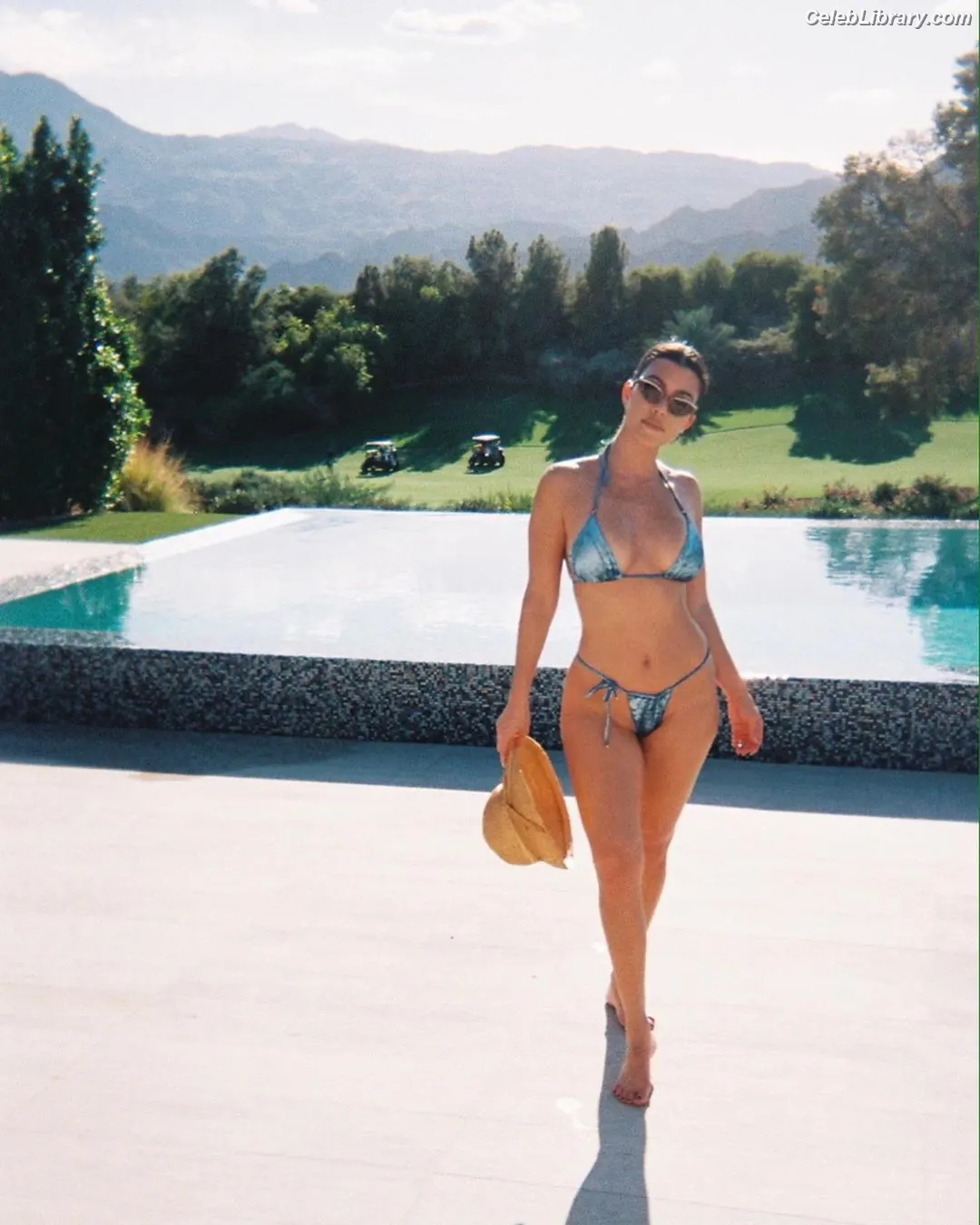 Kourtney Kardashian photo 12 of 605