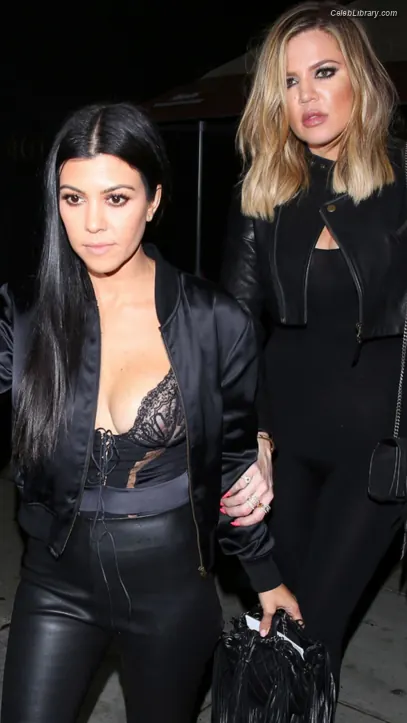 Kourtney Kardashian photo 2 of 605