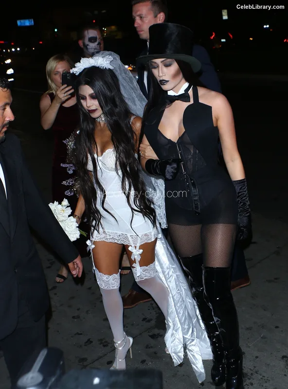 Kourtney Kardashian photo 12 of 603