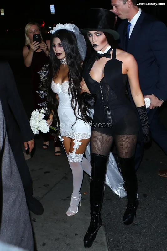 Kourtney Kardashian photo 13 of 603