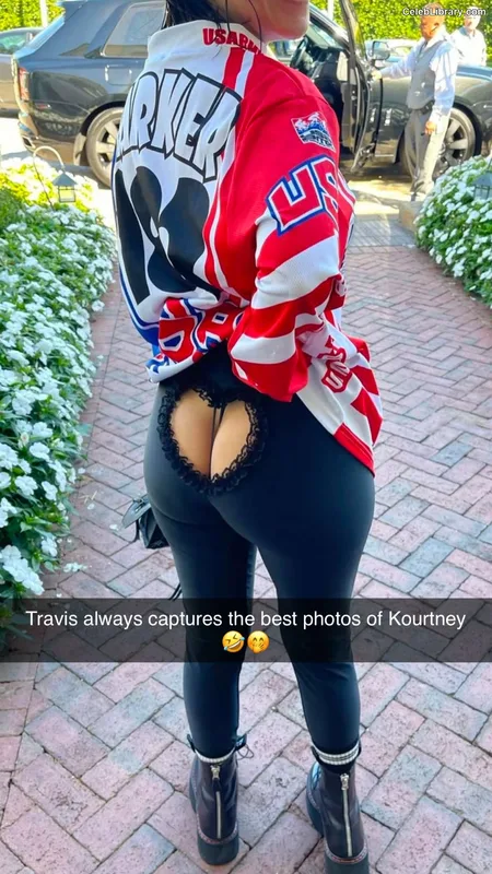 Kourtney Kardashian photo 6 of 603