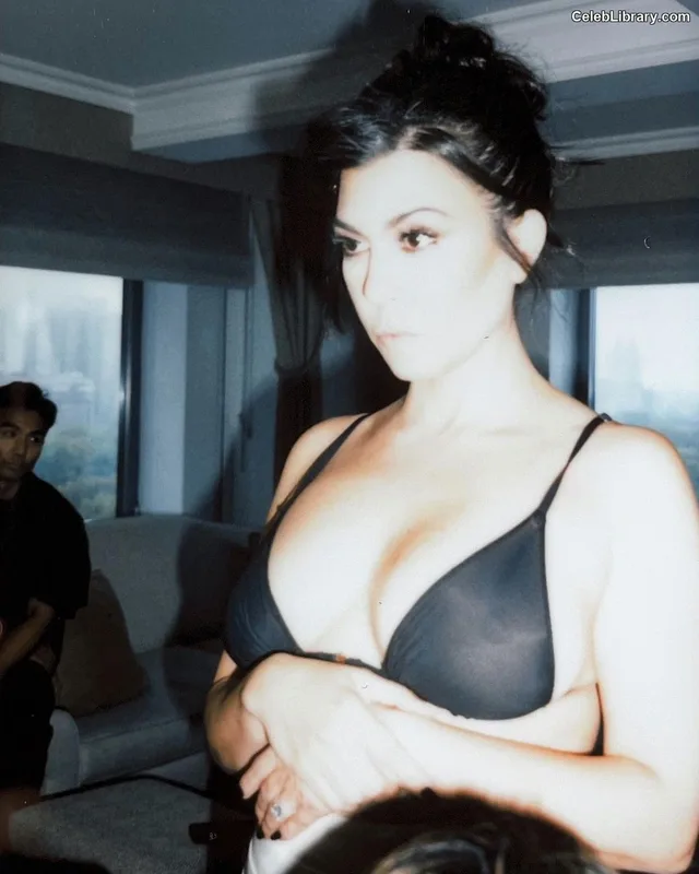 Kourtney Kardashian photo 9 of 603