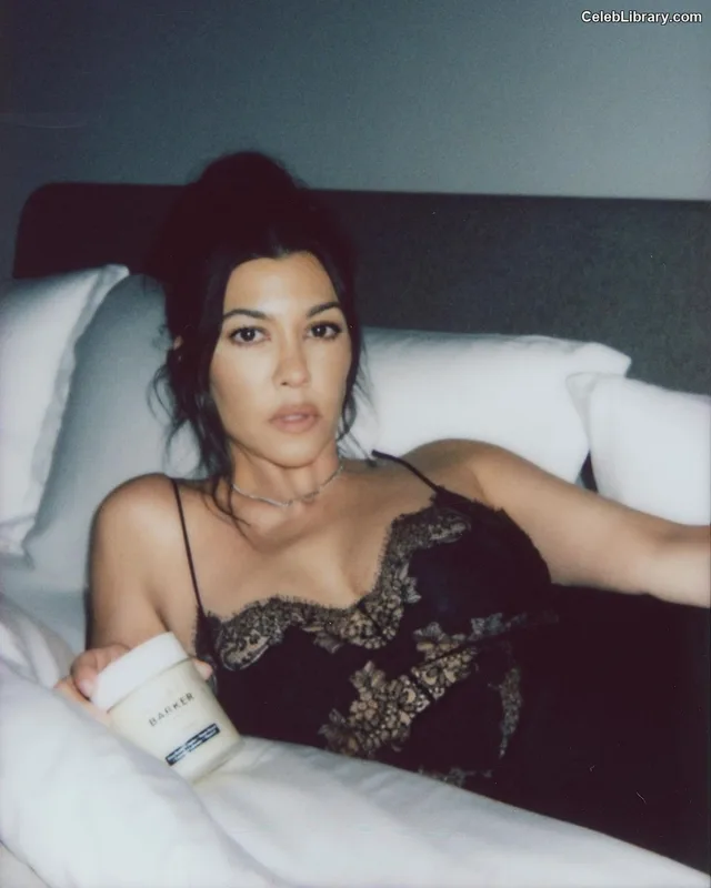 Kourtney Kardashian photo 18 of 603