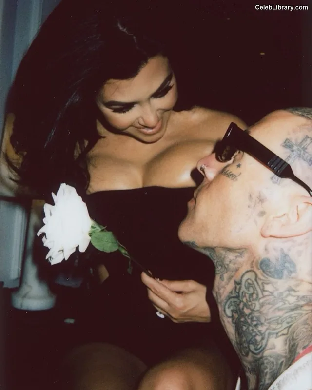 Kourtney Kardashian photo 22 of 603