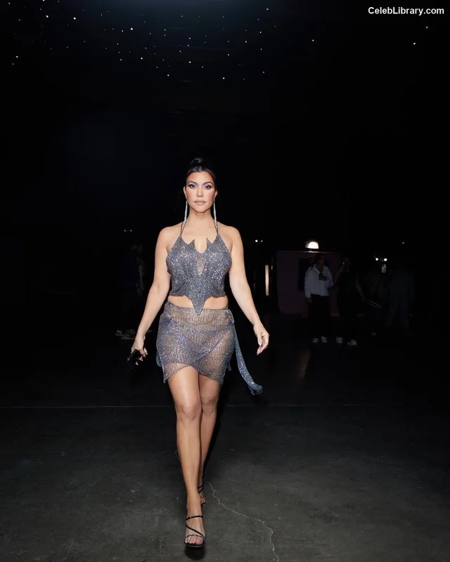 Kourtney Kardashian photo 5 of 603