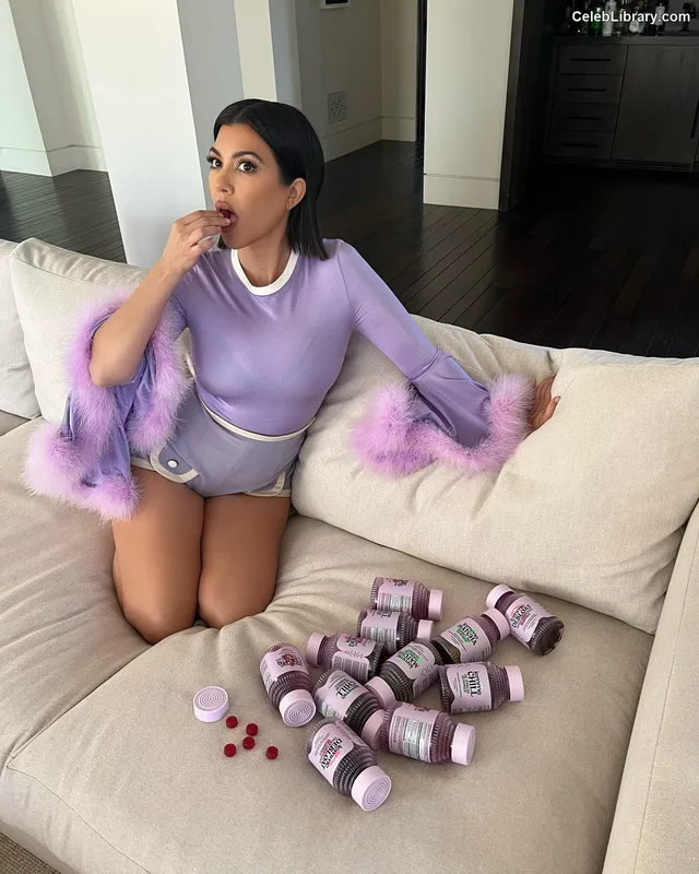 Kourtney Kardashian photo 14 of 603