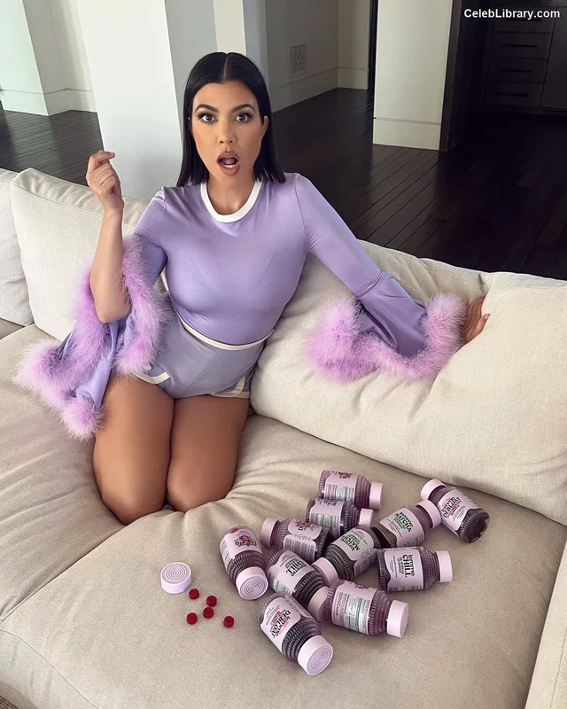 Kourtney Kardashian photo 15 of 603