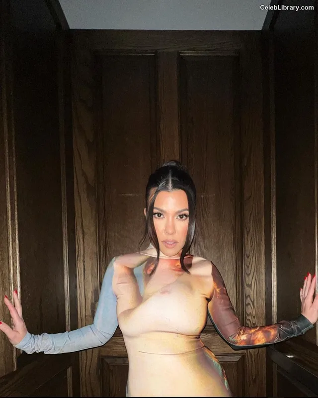 Kourtney Kardashian photo 17 of 603