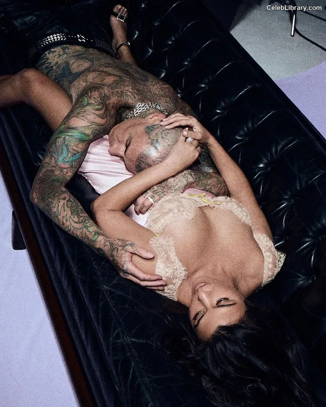 Kourtney Kardashian photo 20 of 603