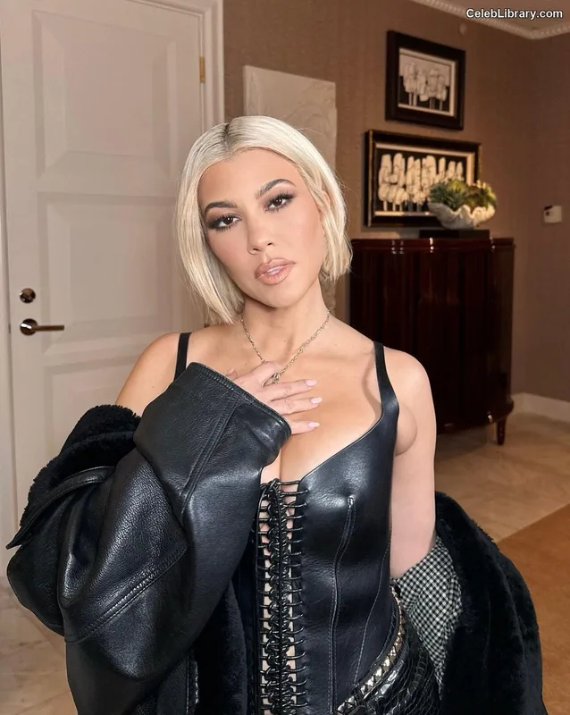 Kourtney Kardashian photo 1 of 603