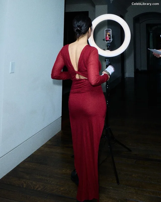 Kourtney Kardashian photo 4 of 603