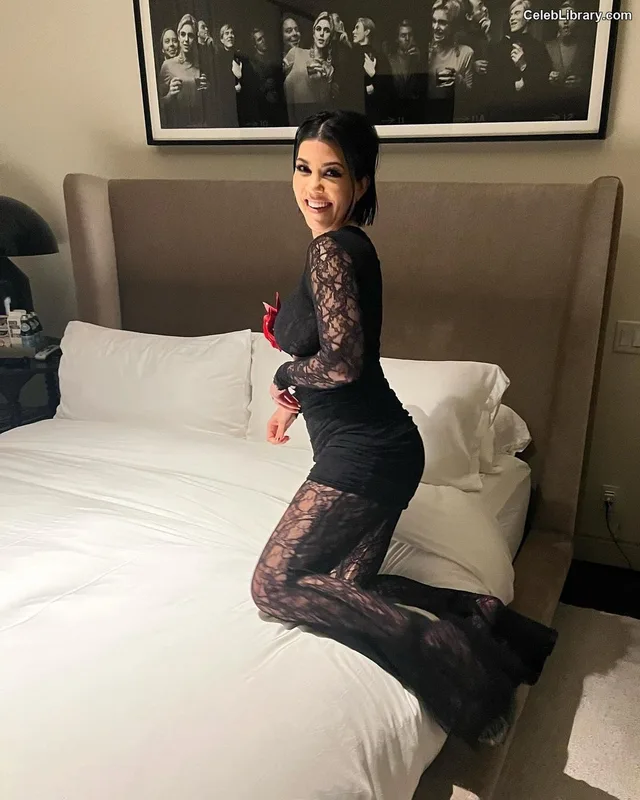 Kourtney Kardashian photo 5 of 603