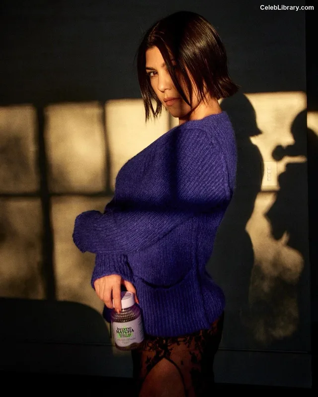 Kourtney Kardashian photo 16 of 603