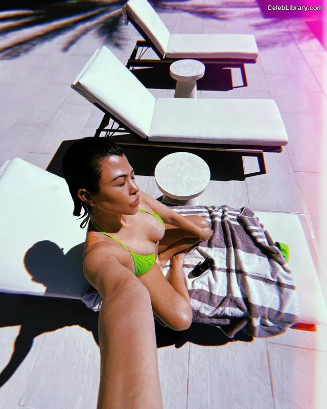 Kourtney Kardashian photo 21 of 603