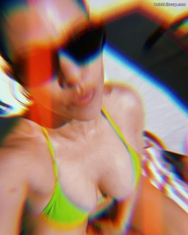 Kourtney Kardashian photo 22 of 603