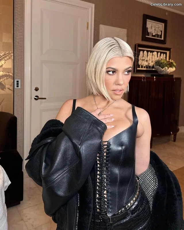 Kourtney Kardashian photo 7 of 603